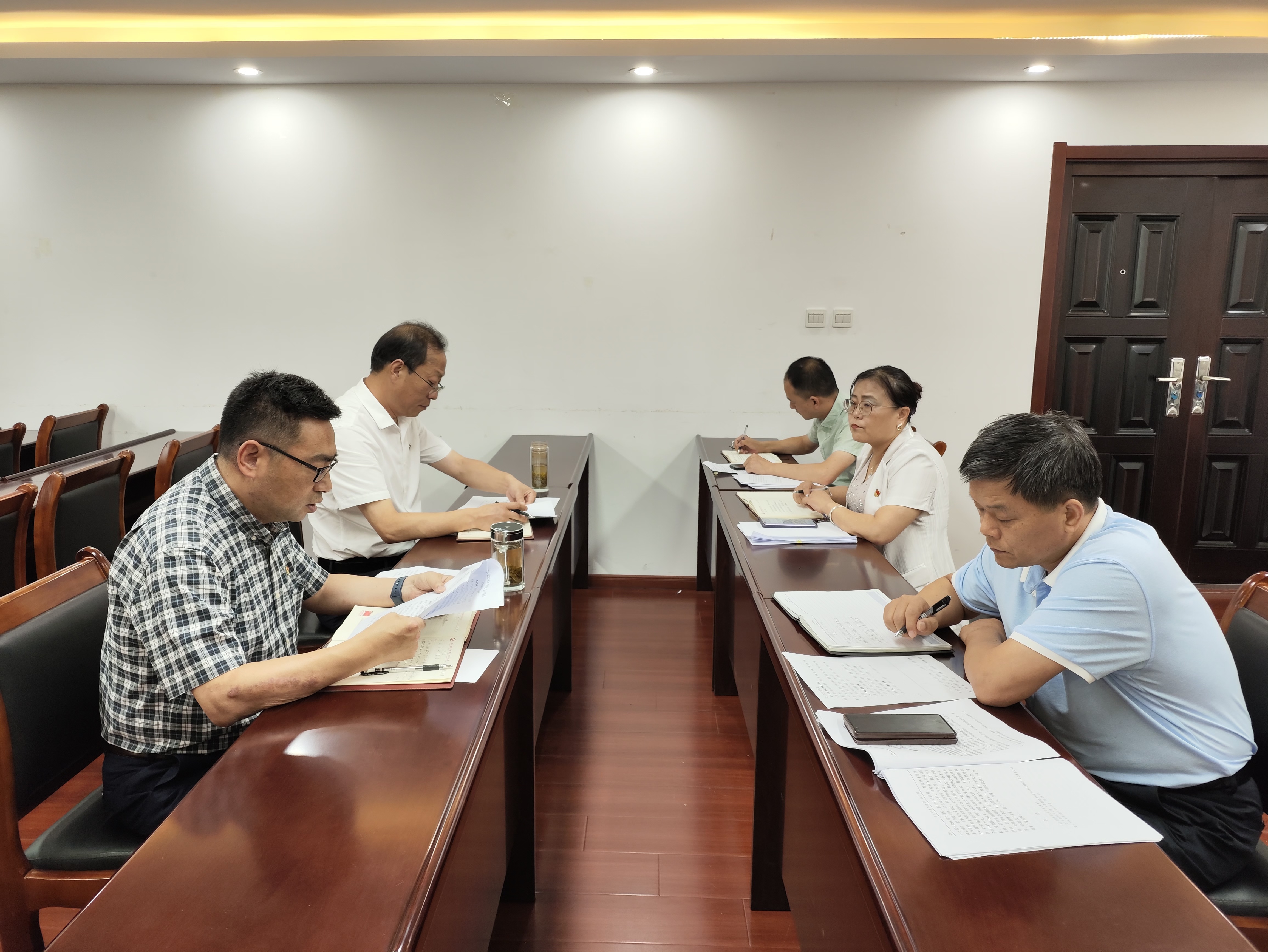 安装公司党支部开展“五大”要求、“六破六立”大讨论  会议照片.jpg